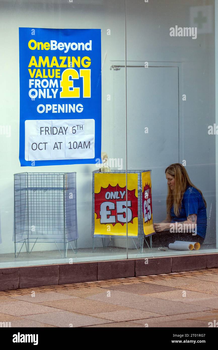 Großbritanniens neuester Discount Store One Beyond plant, im Oktober in Fishergate ein Mega-Geschäft zu eröffnen. Preston übernimmt die Vermietung des vorherigen Topshops, um eine Vielzahl von festlichen Artikeln zu verkaufen. Im Winter gibt es Hunderte von Markenartikeln zum Einkaufen. Stockfoto