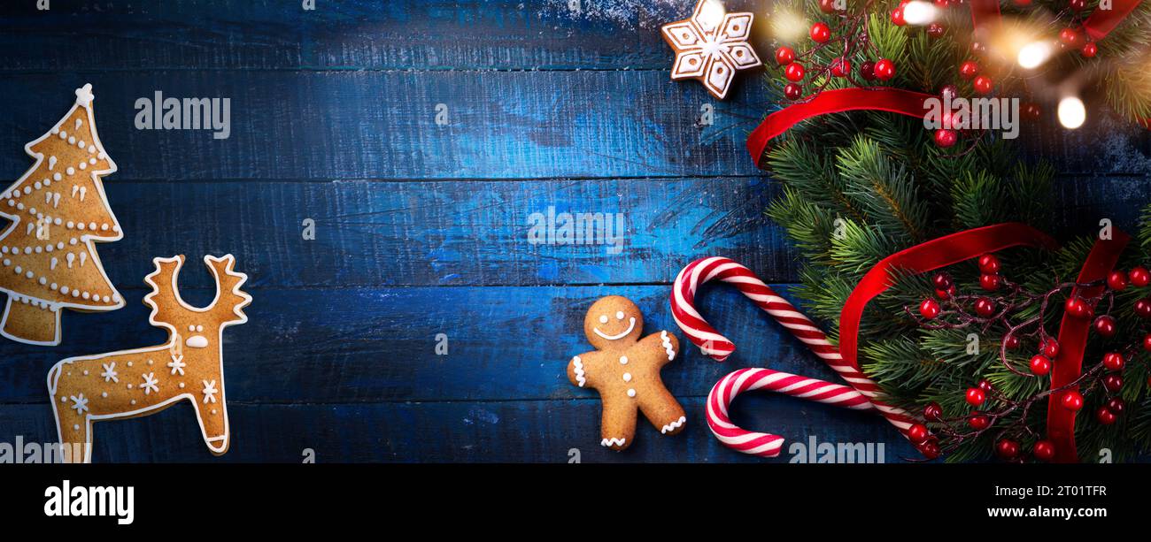 Weihnachtsferien Ornament im Vintage Holz- Hintergrund; Weihnachten flach Hintergrund Stockfoto
