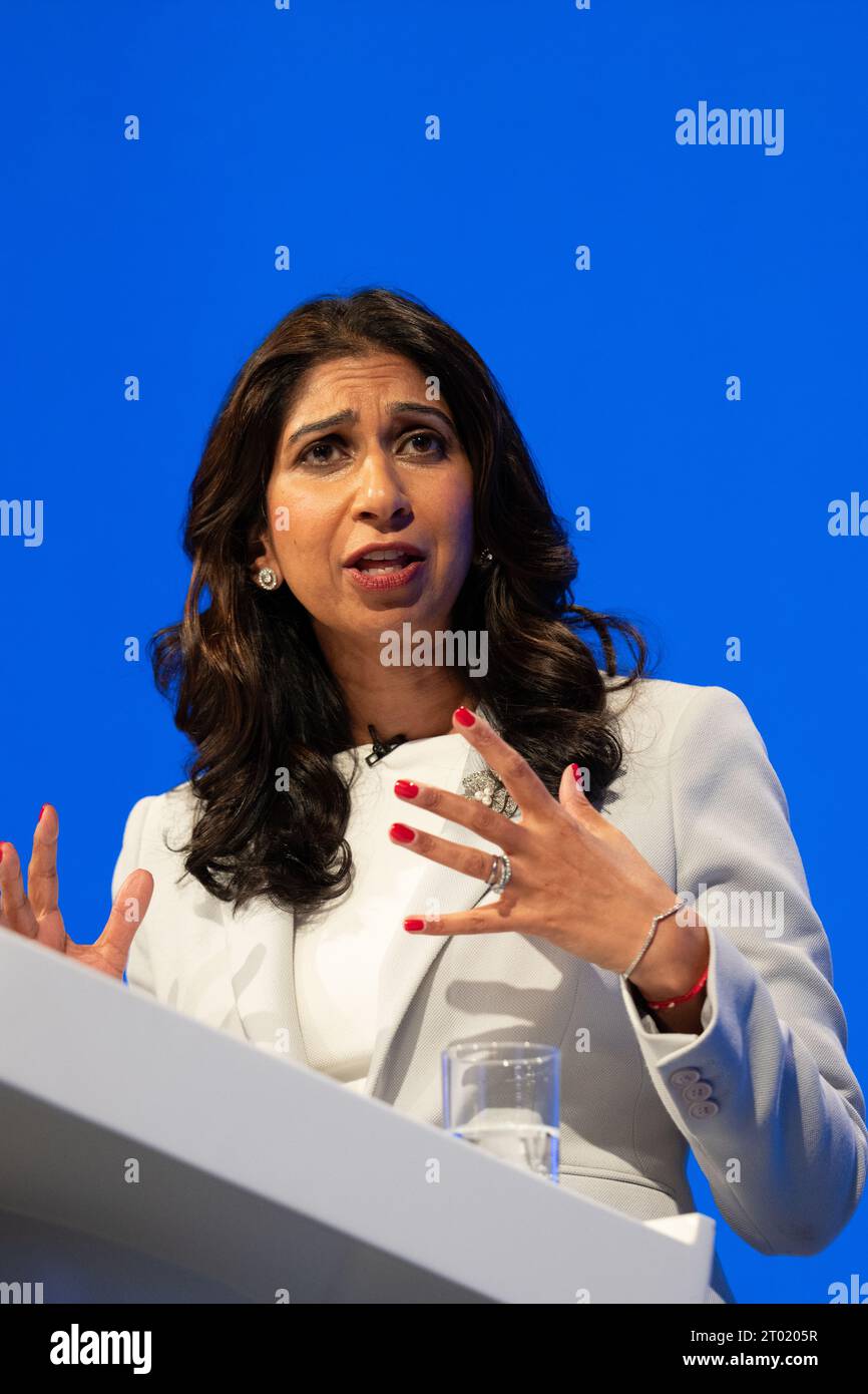 Manchester, Großbritannien. Oktober 2023, Manchester, Großbritannien. Suella Braverman Secretary of State for the Home Department hält Rede vor dem dritten Konferenztag der konservativen Konferenz in Manchester. Quelle: GaryRobertsphotography/Alamy Live News Stockfoto