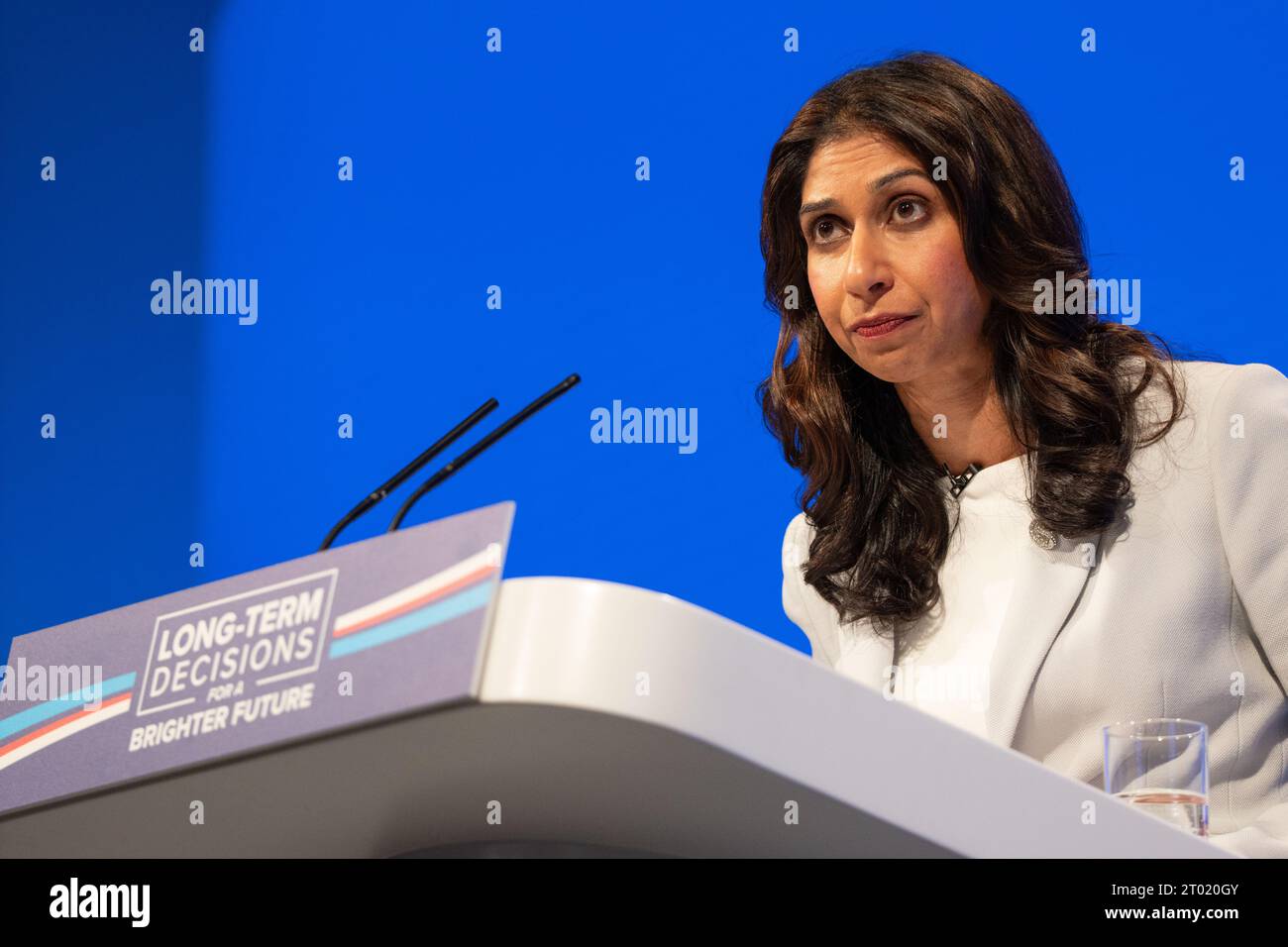 Manchester, Großbritannien. Oktober 2023, Manchester, Großbritannien. Suella Braverman Secretary of State for the Home Department hält Rede vor dem dritten Konferenztag der konservativen Konferenz in Manchester. Quelle: GaryRobertsphotography/Alamy Live News Stockfoto