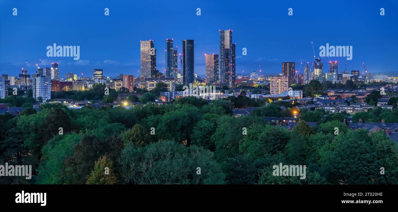 Manchester Skyline am Abend Stockfoto