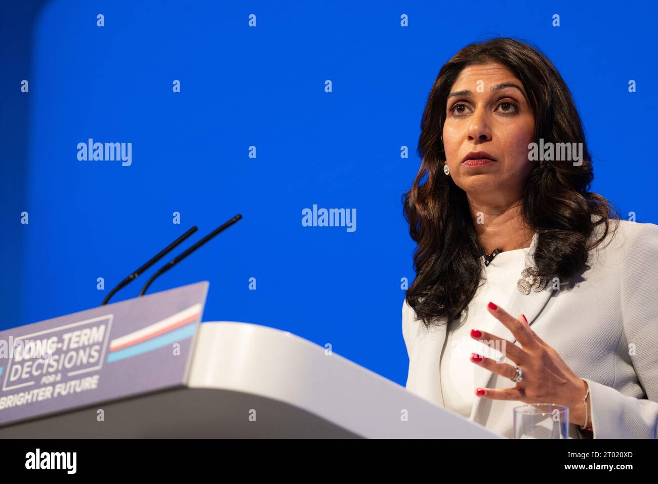 Manchester, Großbritannien. Oktober 2023, Manchester, Großbritannien. Suella Braverman Secretary of State for the Home Department hält Rede vor dem dritten Konferenztag der konservativen Konferenz in Manchester. Quelle: GaryRobertsphotography/Alamy Live News Stockfoto