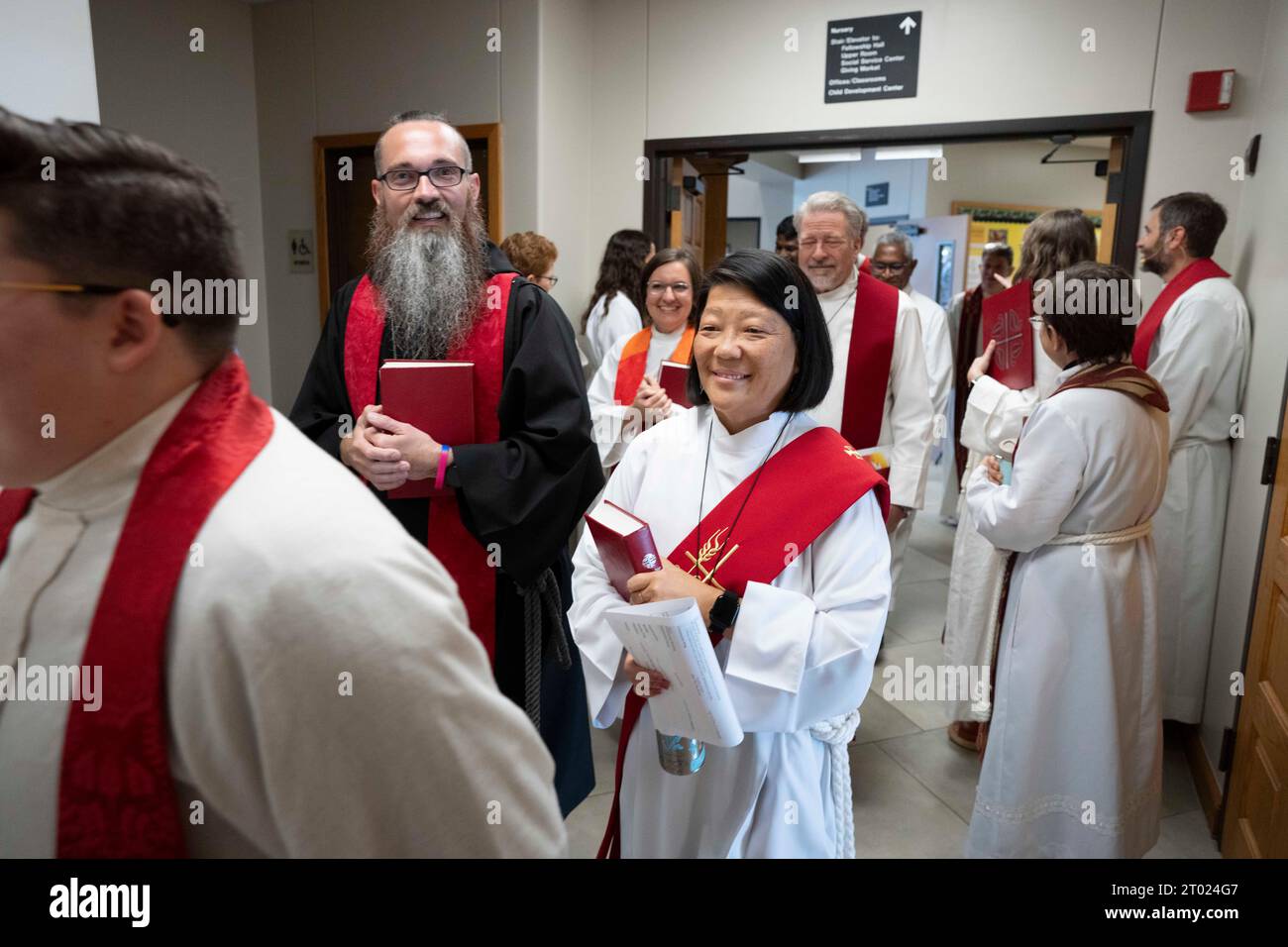 Austin Texas USA, 1. Oktober 2023: Ordnungszeremonie für Cecilia Suknaic Saulnier in der Triumphant Love Lutheran Church. ©Bob Daemmrich Stockfoto