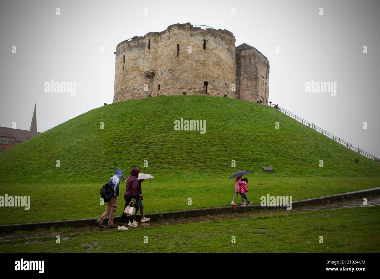 Clifford's Tower in York, wo 1190 150 Juden tragischerweise starben. Die kleine, aber blühende liberale jüdische Gemeinde York, gegründet 2014, wird immer mehr Stockfoto