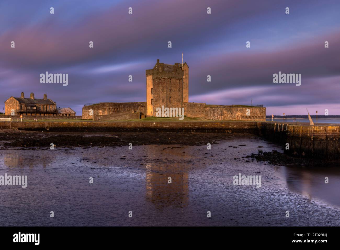 Die mittelalterliche Burg von Broughty Ferry bei Dundee in Angust, Schottland Stockfoto