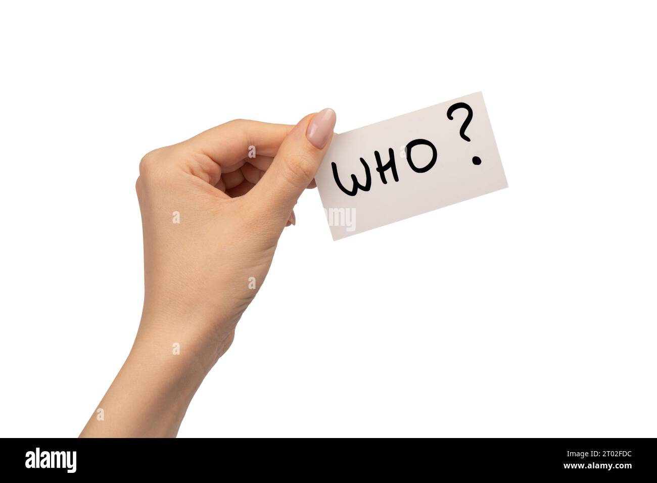 Die auf einer Karte in einer Frauenhand auf weißem Hintergrund schreibt. Stockfoto