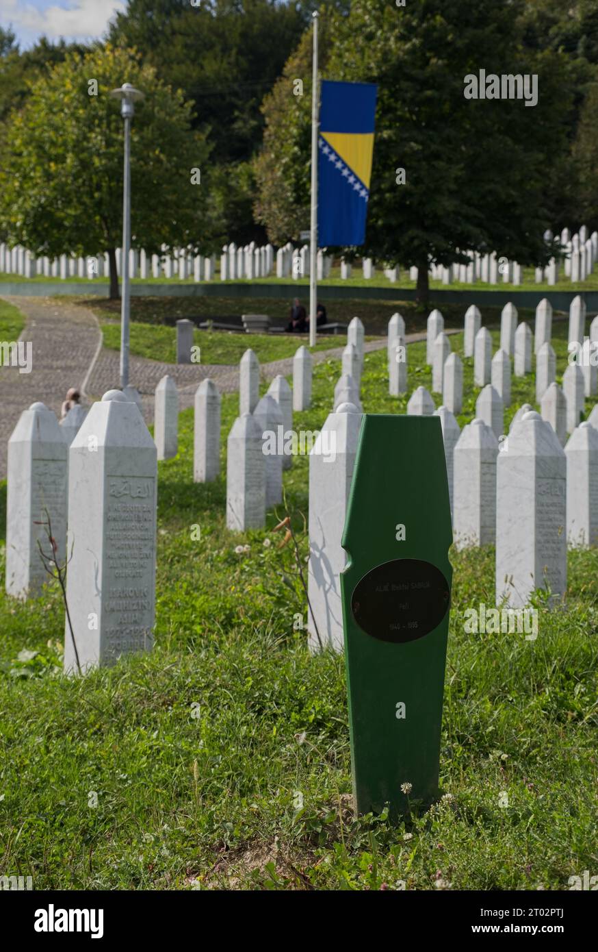 Potocari, Bosnien und Herzegowina - 2. Oktober 2023: Srebrenica - Potocari Memorial Center. Das ist der größte Völkermord in Europa seit dem Zweiten Weltkrieg Stockfoto