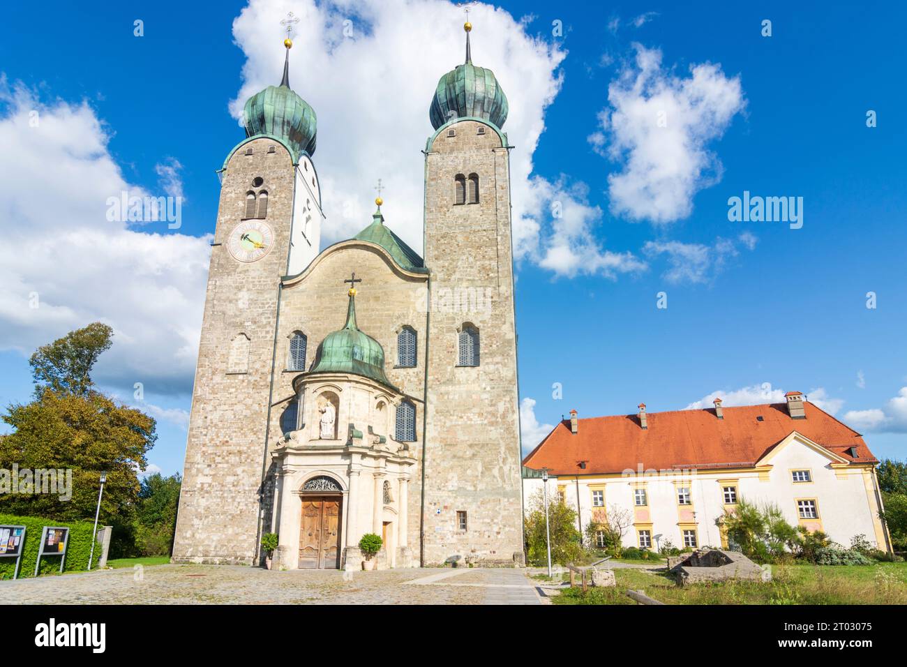 Altenmarkt an der Alz: Kloster Baumburg, Kirche in Oberbayern, Inn-Salzach, Oberbayern, Bayern, Bayern, Deutschland Stockfoto