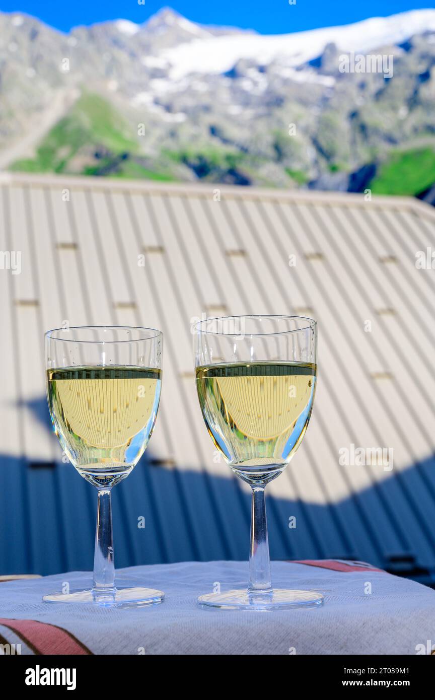 Trinken Sie trockenen weißen Roussette de Savoie und Vin de Savoie