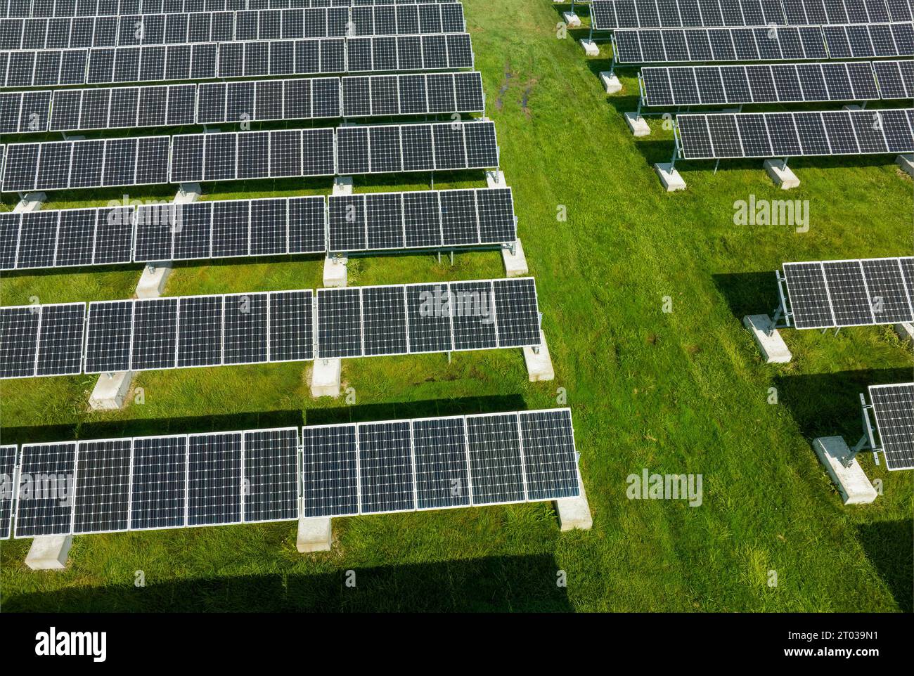 Solaranlage in St. Clair County Regional Educational Service Agency (RESA) im Rahmen des DTE Energy Solar Current Programms in Michigan, USA Stockfoto