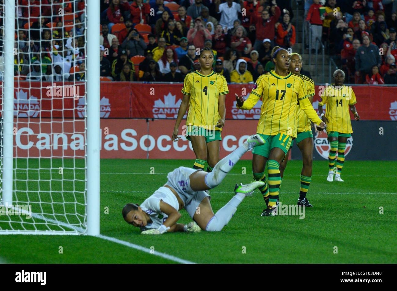 Toronto, ON, Kanada - 26. September 2023: Rebecca Spencer #13 Torhüterin der jamaikanischen Fußballnationalmannschaft verpasst das Tor beim CONCACACAF 2023 Stockfoto