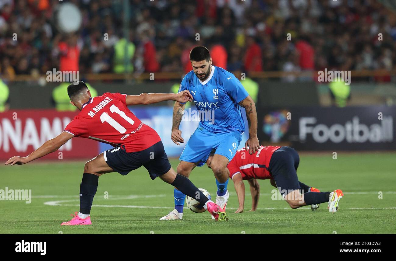 Teheran, Iran. Oktober 2023. IRAN, Teheran - 02. OKTOBER 2023: Aleksandar Mitrovic von Al Hilal während des Spiels der Asia AFC Champions League in der Gruppe D zwischen Nassaji Mazandaran und Al Hilal im Azadi-Stadion. Teheran. Iran. Mmrhosseini für SFSI Limited Credit: Sebo47/Alamy Live News Stockfoto