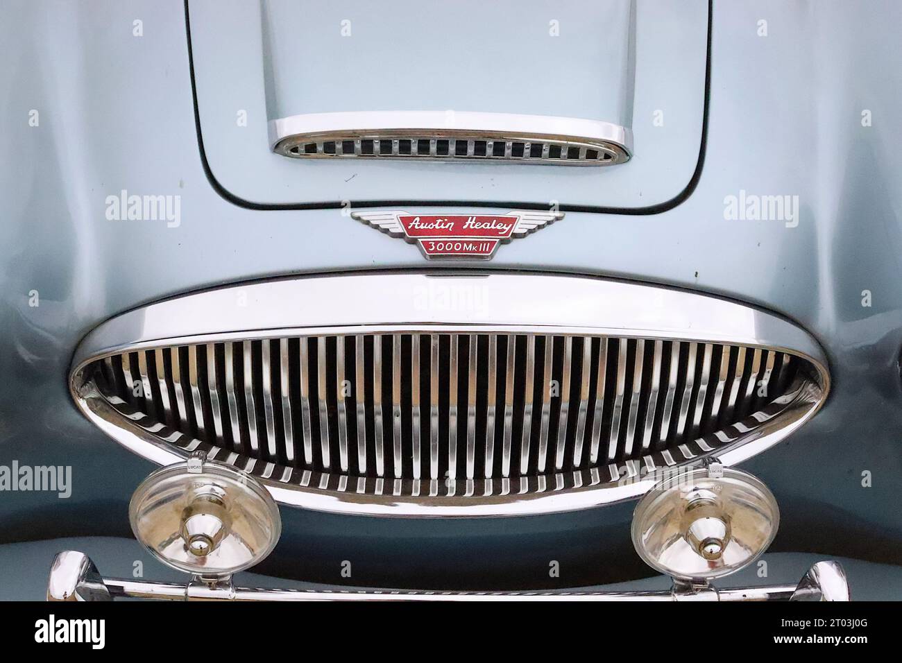 Austin Healey 3000 MkIII – Last and the Best of the Big Healeys, einem legendären britischen Sportwagen der 1960er Jahre, der in Healey Blue Metallic gefertigt wurde. Stockfoto