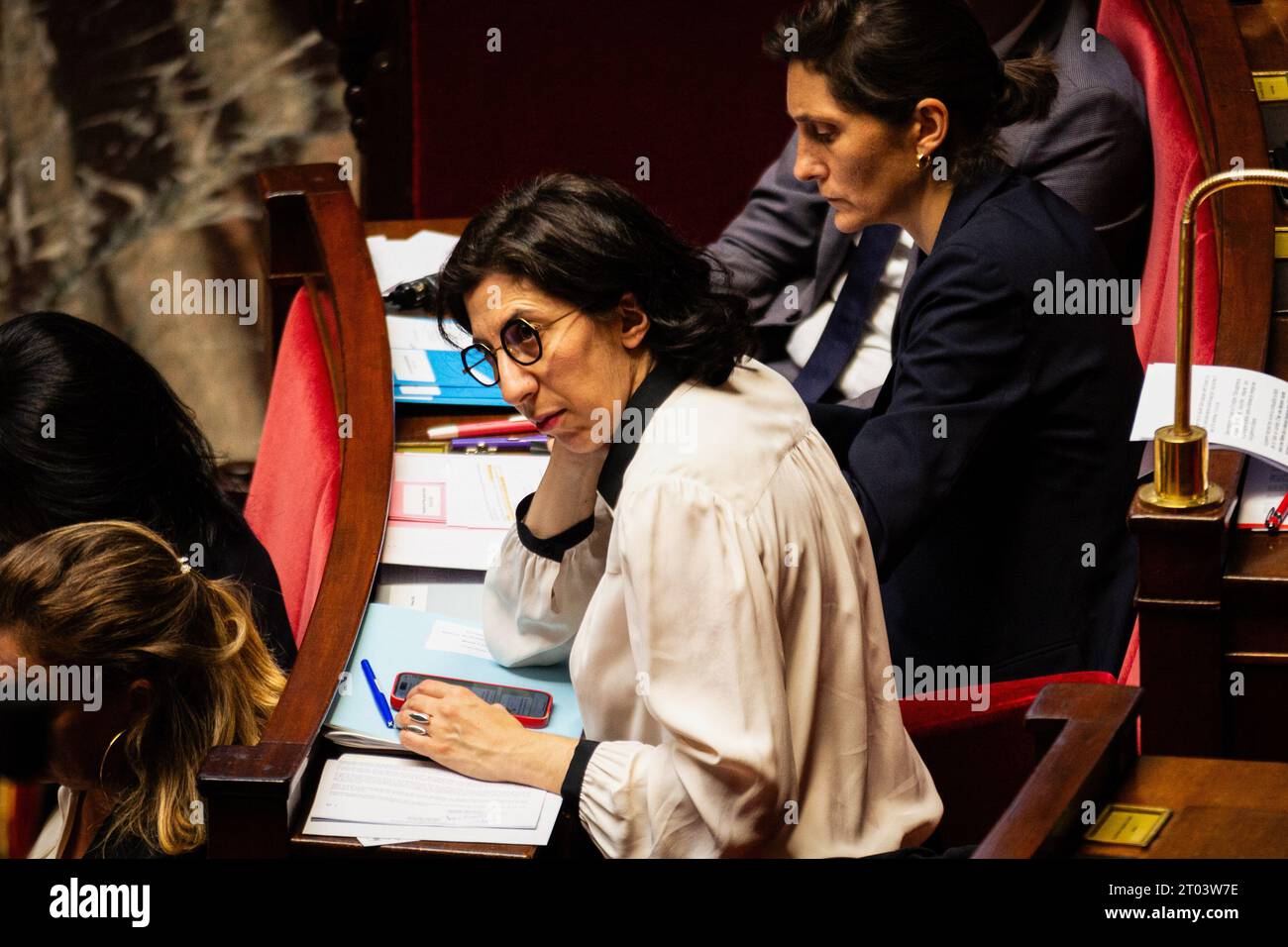 Paris, Frankreich. Oktober 2023. Rima Abdul-Malak, französische Kulturministerin, während der Anfragen an die Regierungsperiode. Wöchentliche Sitzung der Anfragen an die französische Regierung in der Nationalversammlung im Palais Bourbon in Paris. (Foto: Telmo Pinto/SOPA Images/SIPA USA) Credit: SIPA USA/Alamy Live News Stockfoto