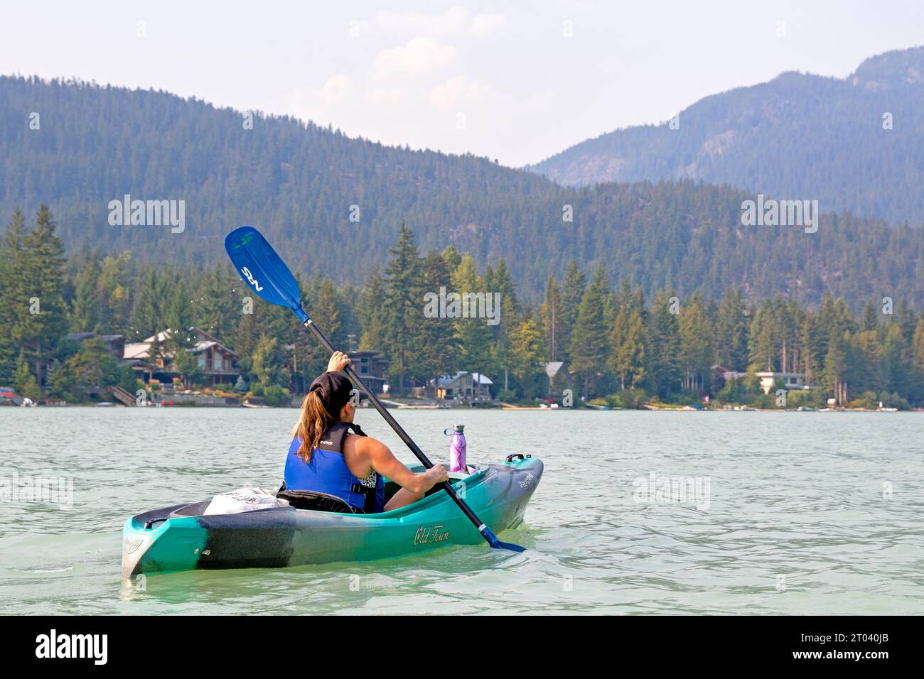 Kajakfahren auf Green Lake, Whistler Stockfoto