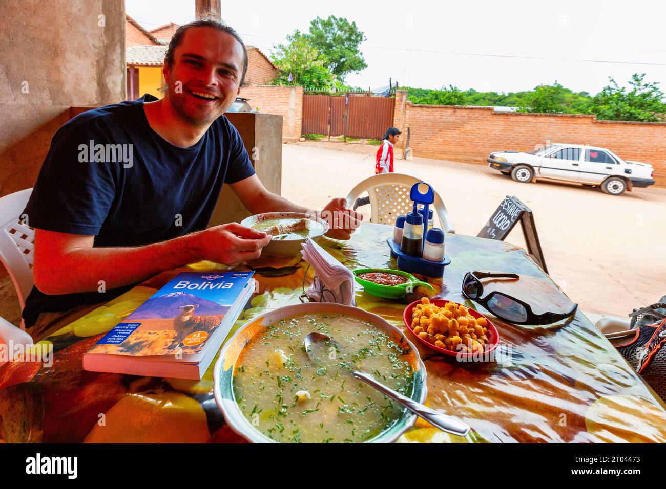 Hühnersuppe in Bolivien essen Stockfoto