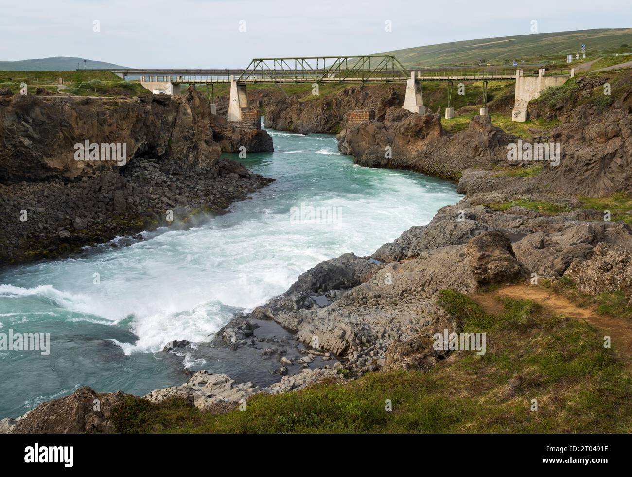 Der Goðafoss-Wasserfall in Nordisland während eines Sommertages Stockfoto