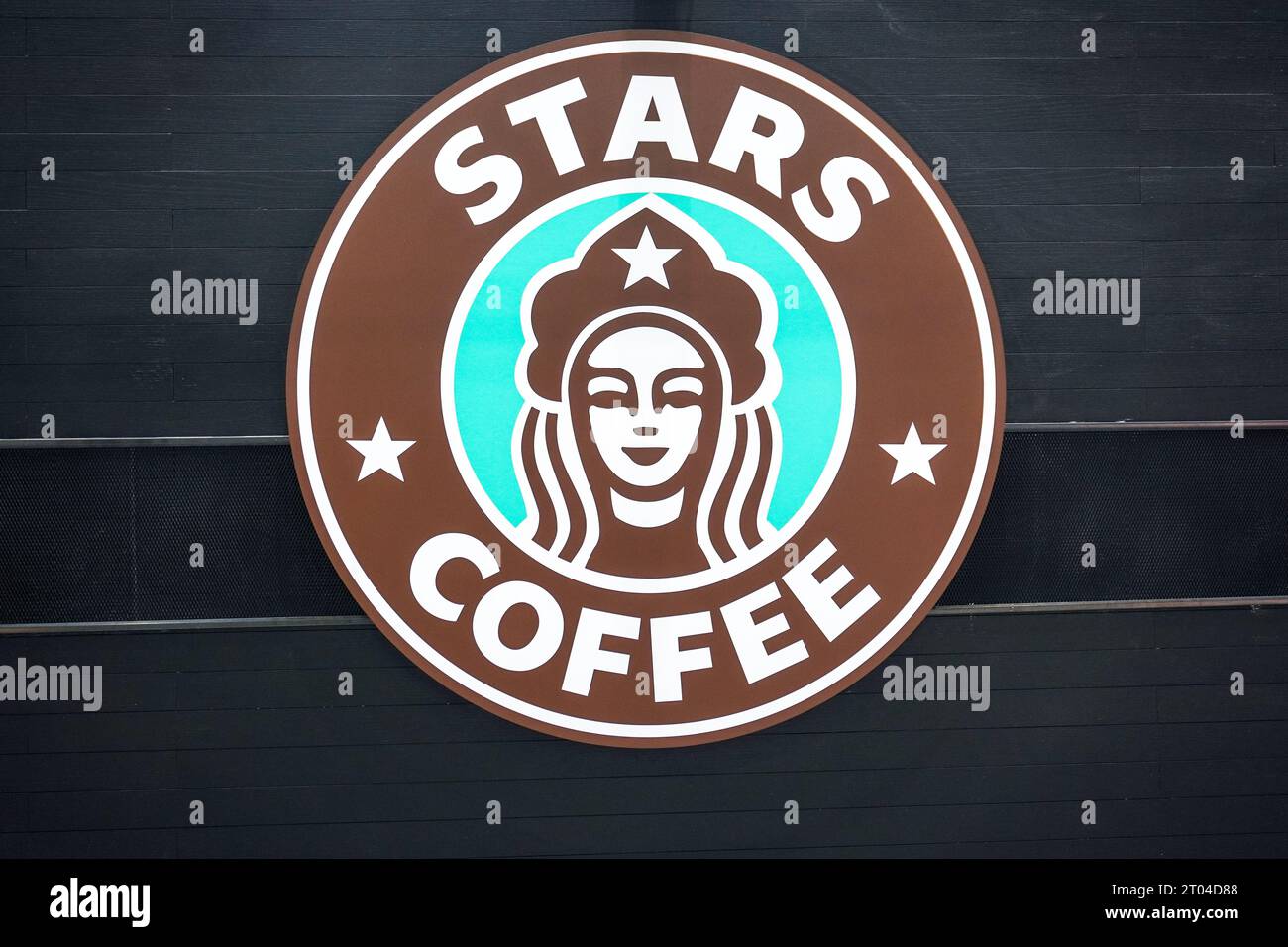 Samara, Russland - 1. Juli 2023: Sternen-Kaffee-Schild in Shopping Mall. Stars Coffee ersetzte Starbucks in Russland Stockfoto