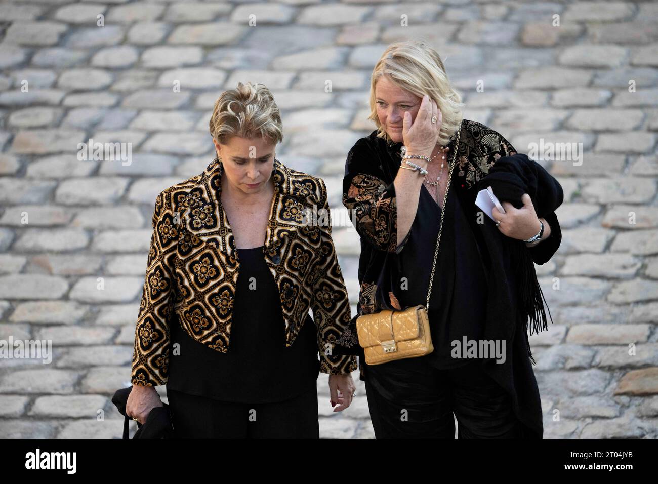 Paris, Frankreich. Oktober 2023. Großherzogin Maria Teresa von Luxemburg und Marina Carrere d’Encausse während einer nationalen Hommage an die späte französische Historikerin und ewige Sekretärin der Academie Francaise (Französische Akademie) Helene Carrere d’Encausse im Hotel des Invalides in Paris, Frankreich am 3. Oktober 2023. Foto: Eliot Blondet/ABACAPRESS.COM Credit: Abaca Press/Alamy Live News Stockfoto