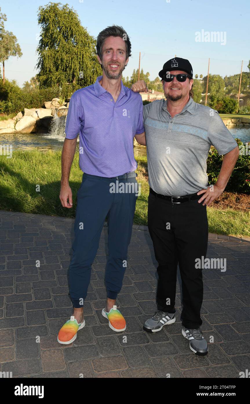 TARZANA, KALIFORNIEN - 2. OKTOBER: John Canaday und John Boyle nehmen an der Music Forward Foundation Golf Classic im El Caballero Country Club auf O Teil Stockfoto