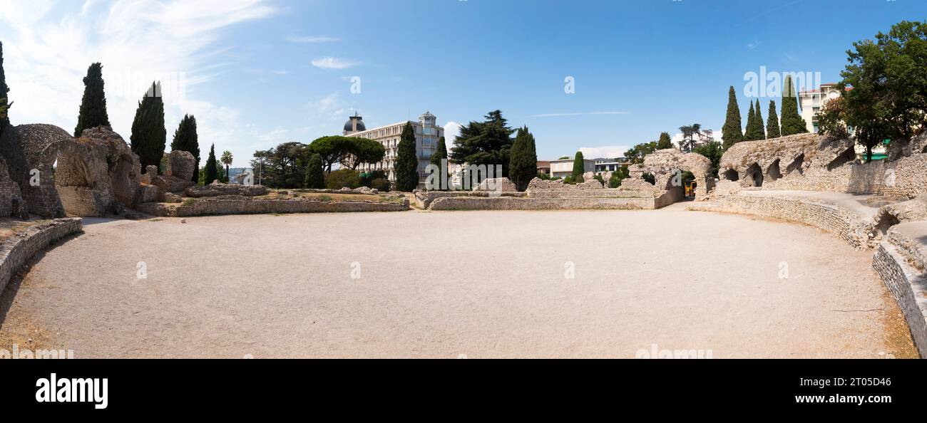 Arènes de Cimiez. Nizza, Frankreich. Die Cimiez Arenas sind ein römisches Amphitheater in Nizza im Cimiez-Viertel. (135) Stockfoto