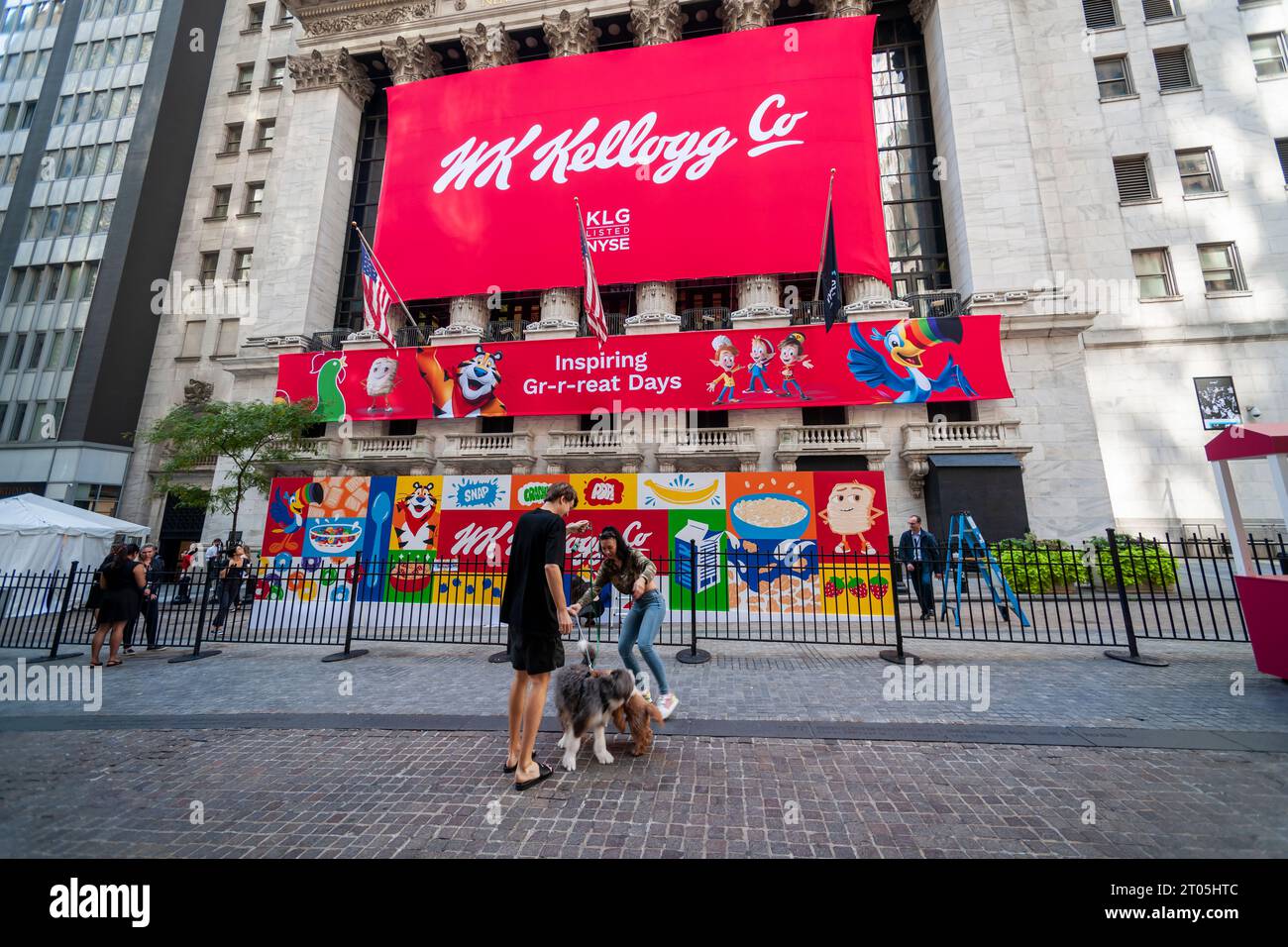 Die Fassade der New Yorker Börse ist am Dienstag, den 3. Oktober 2023 für die WK Kellogg Co. Dekoriert, die von der Kellogg Co. Abgespalten wurde, die sich in Kellanova umbenannte. (© Richard B. Levine) Stockfoto