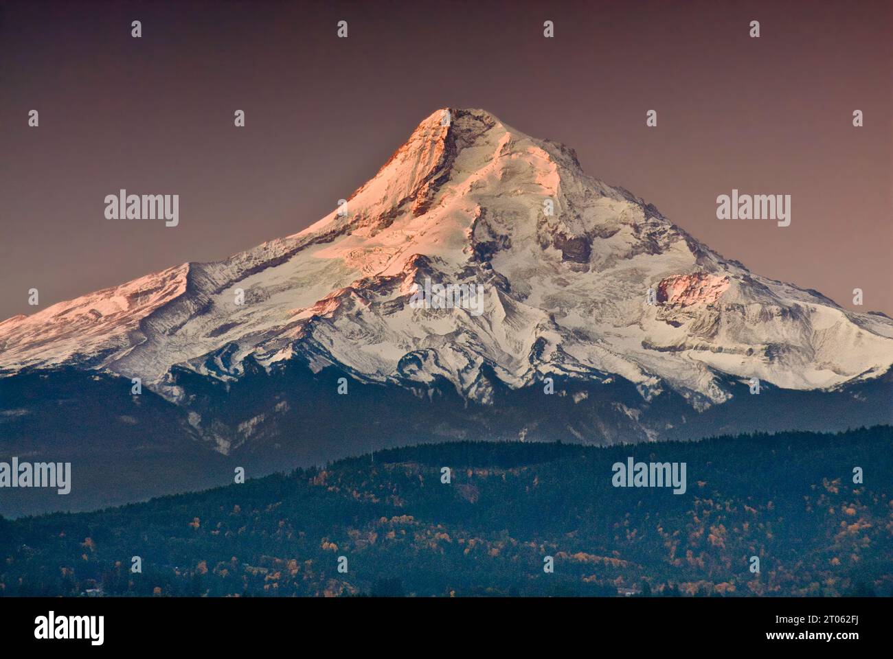 Mount Hood bei Sonnenaufgang vom Panorama Point County Park in Hood River, Oregon, USA Stockfoto
