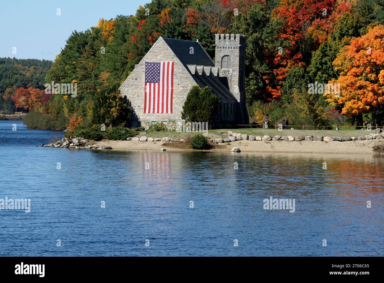 Herbst in der Old Stone Church, West Boylston, Massachusetts Stockfoto