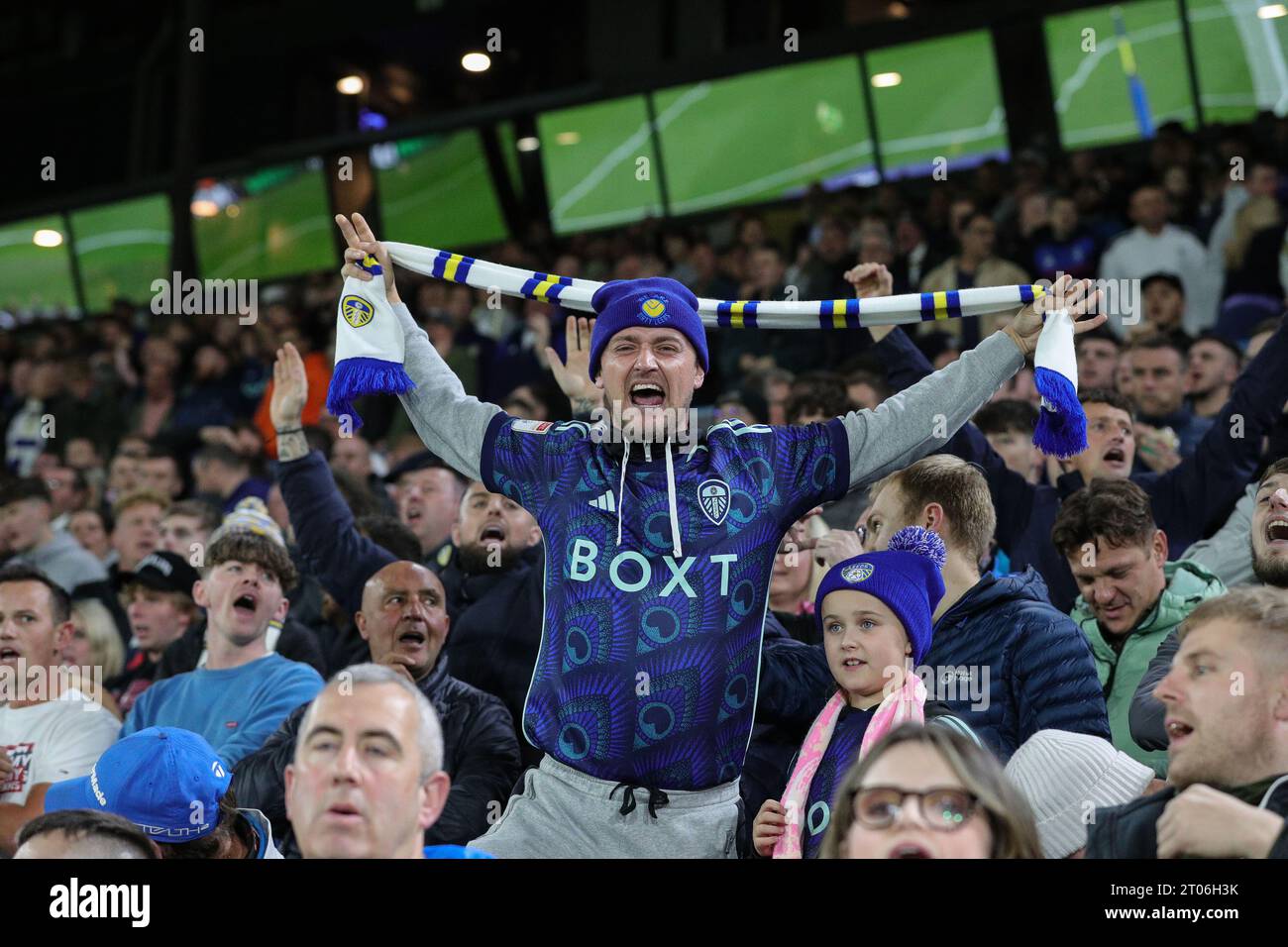 Leeds United Supporters beim Sky Bet Championship Match Leeds United vs Queens Park Rangers in Elland Road, Leeds, Großbritannien, 4. Oktober 2023 (Foto: James Heaton/News Images) Stockfoto