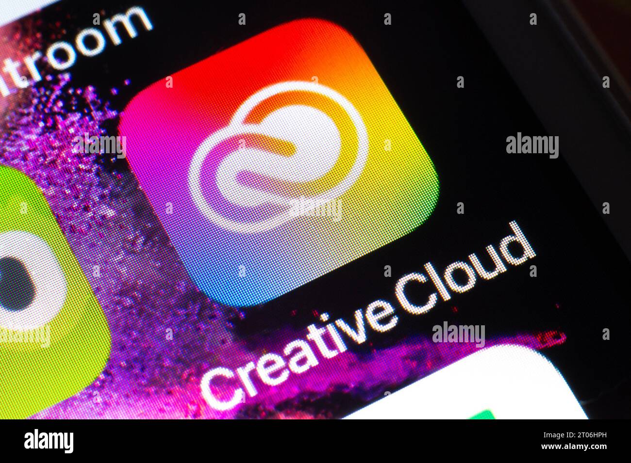 OSTRAVA, TSCHECHISCHE REPUBLIK – 2. AUGUST 2023: Symbol der mobilen Adobe Creative Cloud-App auf iOS-Smartphone Stockfoto