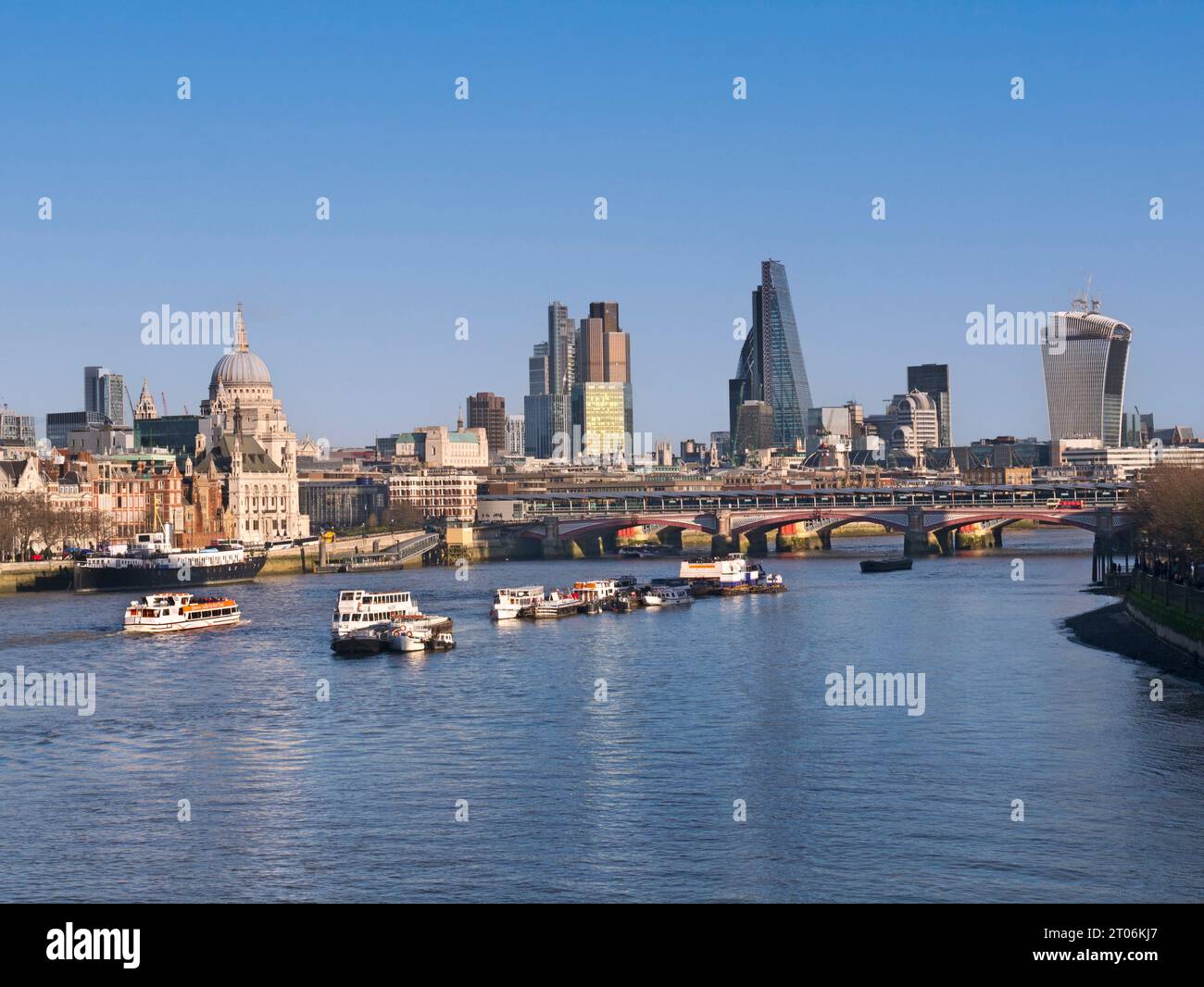 2013 Londoner Stadtbild Landschaft das Finanzviertel der City of London Saint Pauls und die Themse im Jahr 2013. Vor zehn Jahren aus 2023 London, Großbritannien Stockfoto