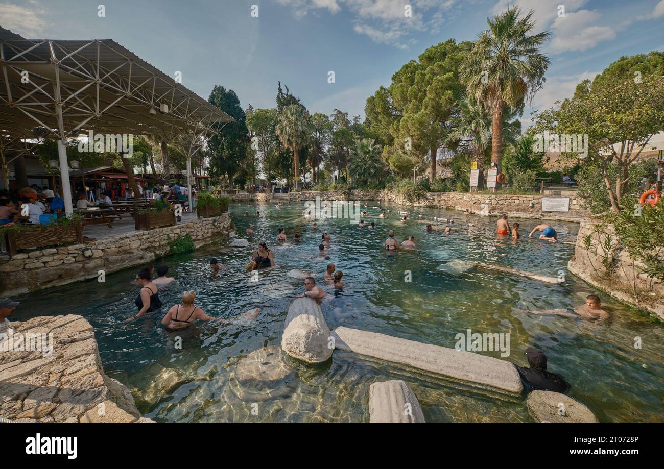 Cleopatra Antique Pools, auch bekannt als Pamukkale Antique Pool, ist ein UNESCO-Weltkulturerbe in der antiken Stadt Hierapolis Stockfoto