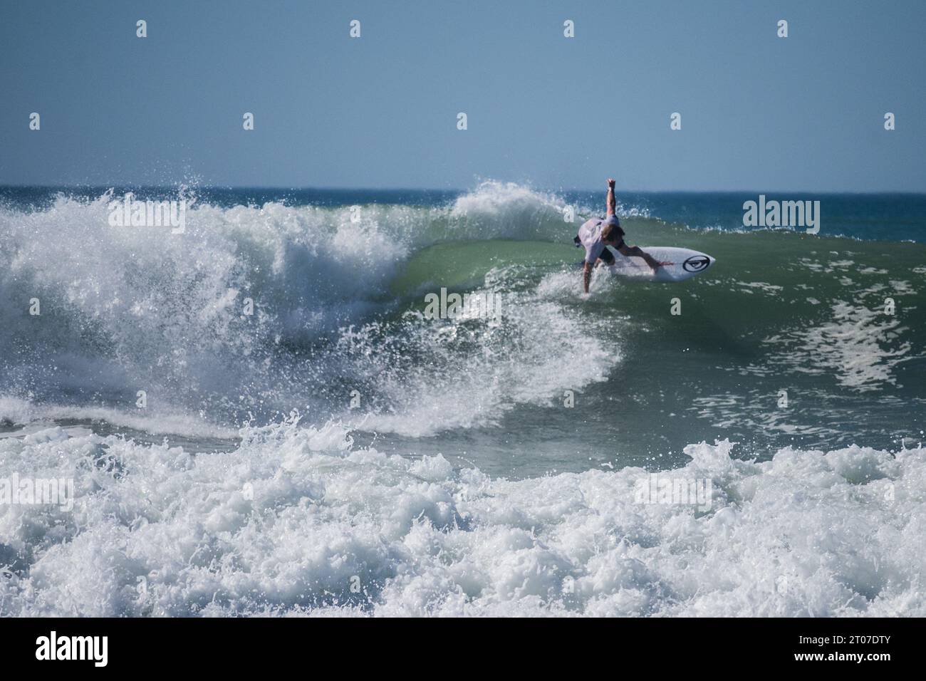 Der australische Profi-Surfer Kael Walsh feierte beim Quiksilver Festival in Capbreton, Hossegor und Seignosse mit 20 der besten Surfer der Welt Stockfoto