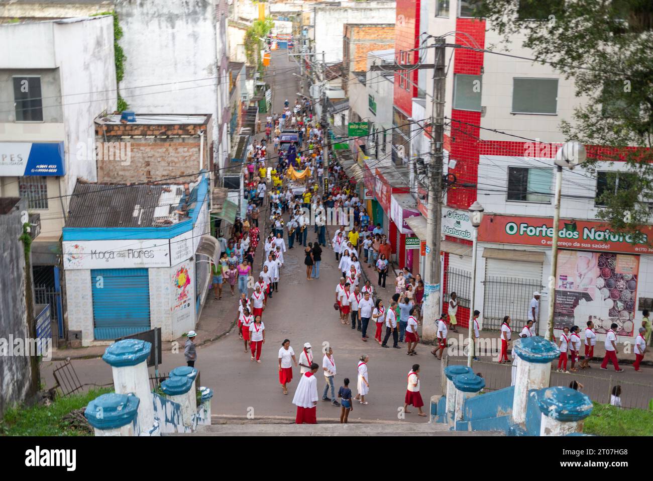 Valenca, Bahia, Brasilien - 07. April 2023: Katholische Gläubige werden während der Prozession der Passion Christi in den Straßen der Stadt Valenca, Ba, gesehen Stockfoto