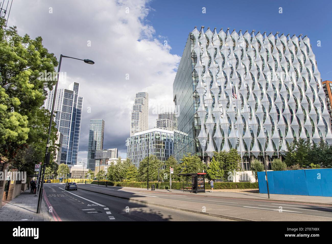 London, UK, 6. August 2023: US-Botschaft, London. Das Äußere der neuen Botschaft für die Vereinigten Staaten von Amerika in der Gegend von Nine Elms Wandsworth Stockfoto