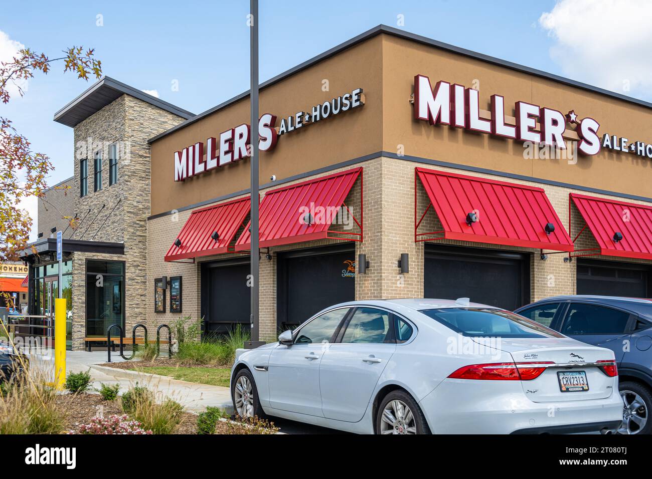 Miller's Ale House Restaurant mit ungezwungener Atmosphäre und Sportbar in Snellville, Georgia. (USA) Stockfoto