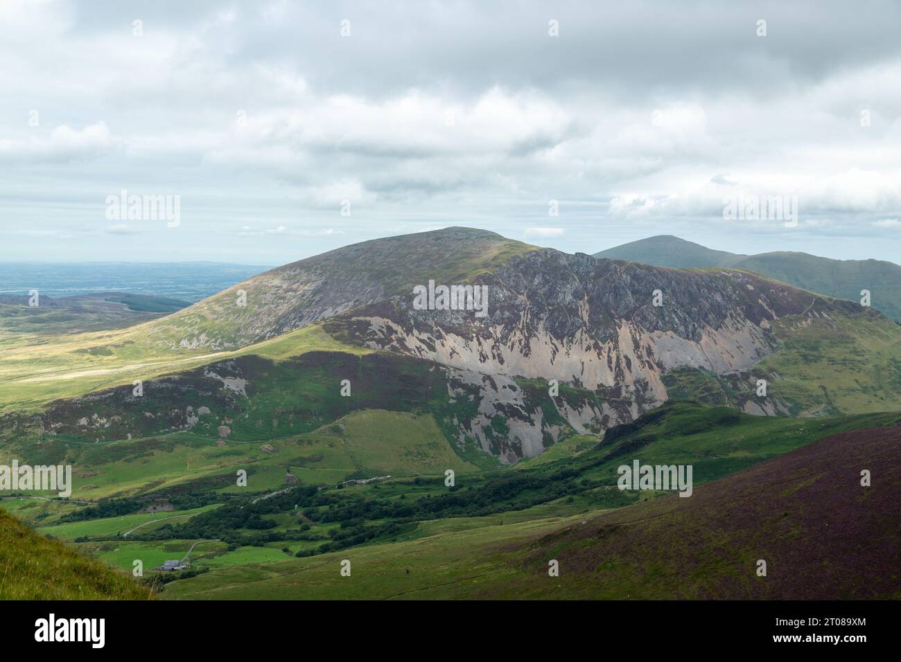 Ich schaue rüber zu Mynydd Mawr von Y Garn Stockfoto