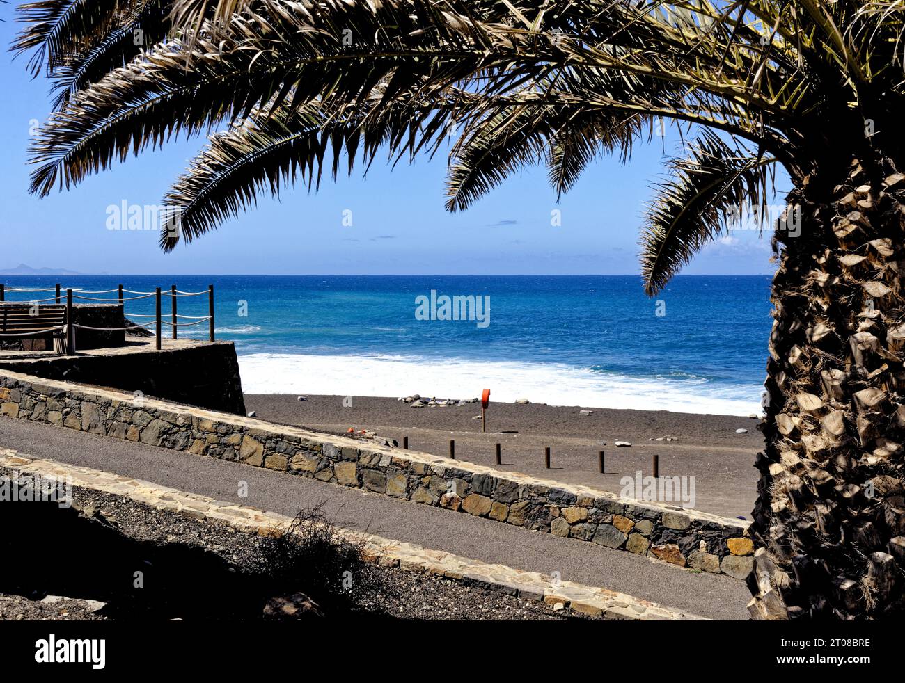 Überblick über Playa de los Muertos (Strand der Toten), einen schwarzen vulkanischen Sandstrand - Ajuy, Pajara, Fuerteventura, Kanarische Inseln, Spanien - 20.09.2023 Stockfoto