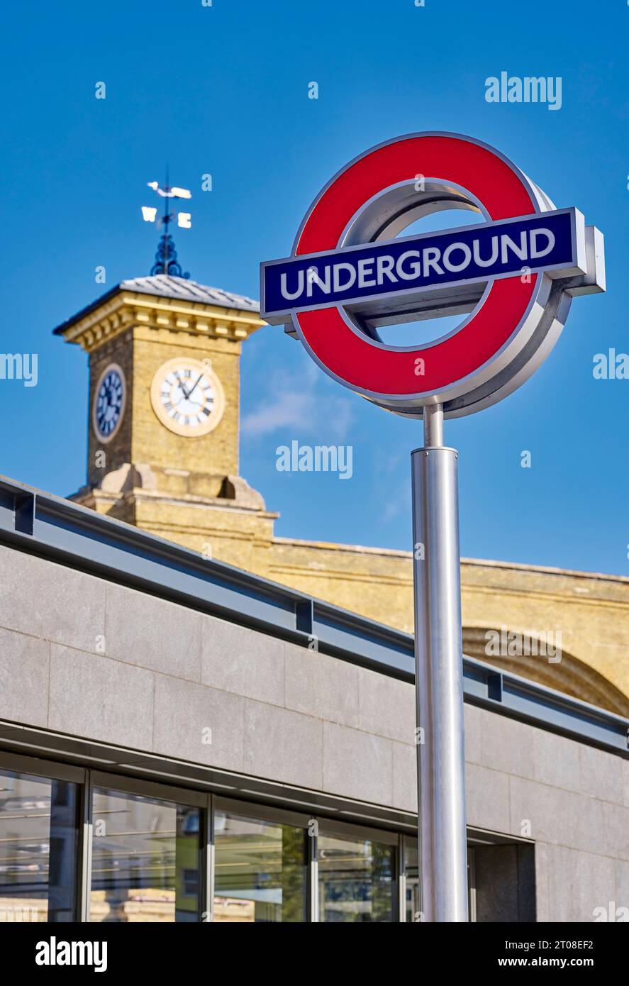 U-Bahn-Schild am Bahnhof Kings Cross - London Stockfoto