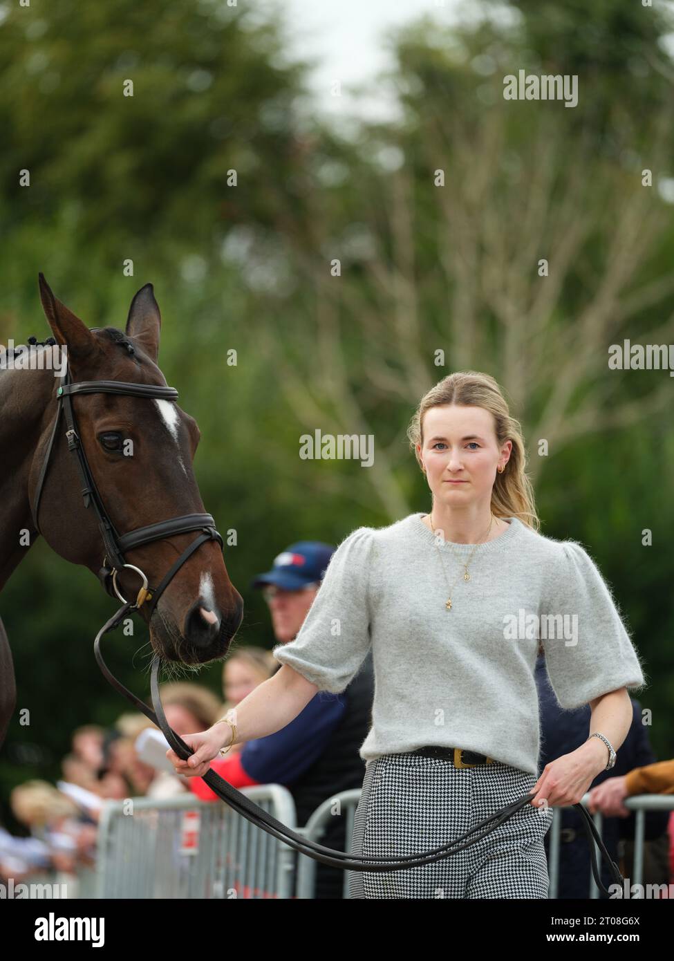 Rose NESBITT aus Großbritannien mit zB Michealangelo während der ersten Pferdeinspektion bei den Boekelo Horse Trials CCIO 4*-NC-L am 4. Oktober 2023, Niederlande (Foto: Maxime David/MXIMD Pictures - mximd.com) Stockfoto