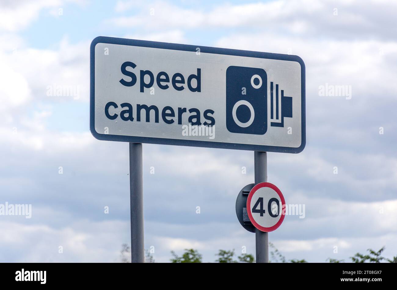 Radarkamera Straßenschild, Windsor Road, Runnymede, Surrey, England, Vereinigtes Königreich Stockfoto