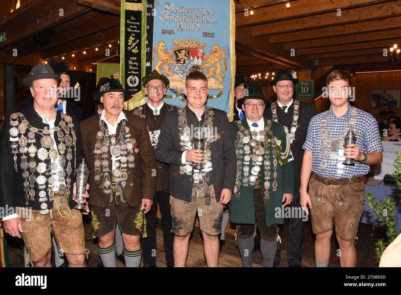 v. l. Landesschuetzenkoenig Gewehr Thomas Miesgang