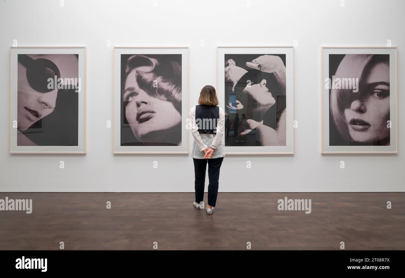 Gagosian, London, Großbritannien. Oktober 2023. Zeitgleich mit Frieze London präsentiert Gagosian einen umfassenden Überblick über Richard Prince’ frühe Fotografie aus dem ersten Gründungsdekaden seiner Karriere von 1978 bis 1988. Die Ausstellung vereint über 100 von Prince’s Fotografien aus Printwerbung, darunter Mode, Uhren, Zigaretten und Schmuck, und untersucht Prinz’ frühes Interesse am Akt der Re-Fotografie und der Untersuchung von Medien, Fälschungen und wahrheitsgetreuer Reportage. Quelle: Malcolm Park/Alamy Live News Stockfoto