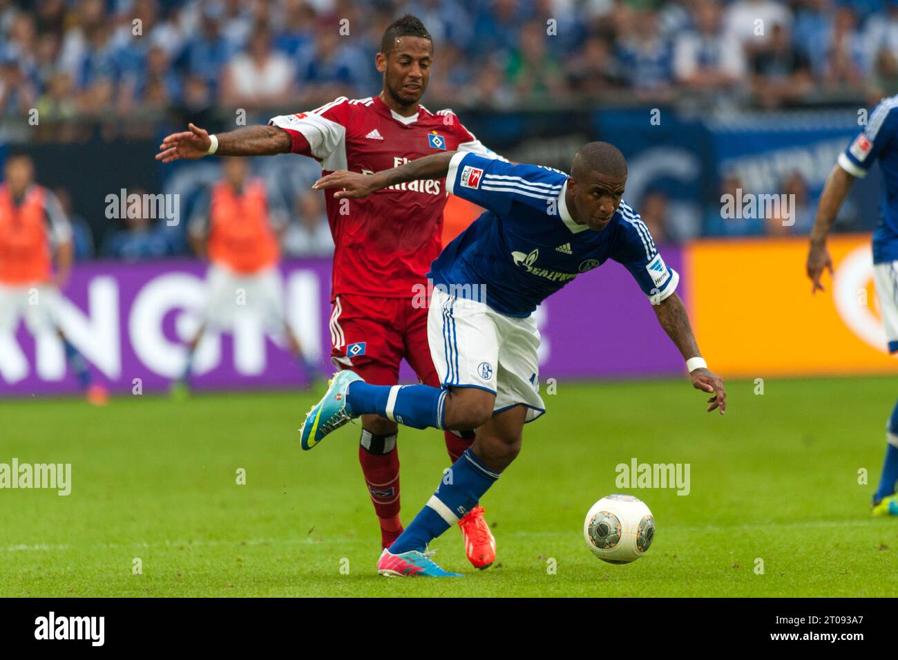 Jefferson Farfan (17) Aktion gegen DENNIS AOGO FC Schalke 04 - Hamburger SV 3:3 Fußball Bundesliga in Gelsenkirchen, Deutschland am 11.08.2013 Stockfoto