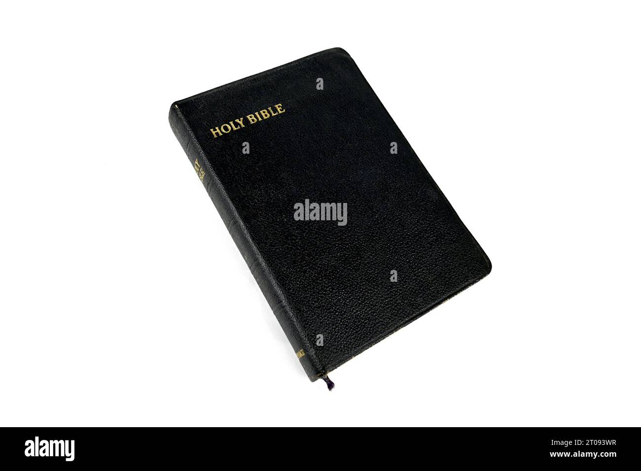 Die Heilige Bibel auf weißem Hintergrund Stockfoto