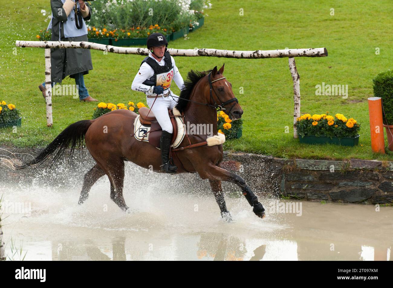 Michael JUNG Aktion auf La Biosthetique-Sam FBW Vielseitigkeit, Cross Country CHIO Aachen 2013 in Aachen, Deutschland am 29.06.2013 Stockfoto