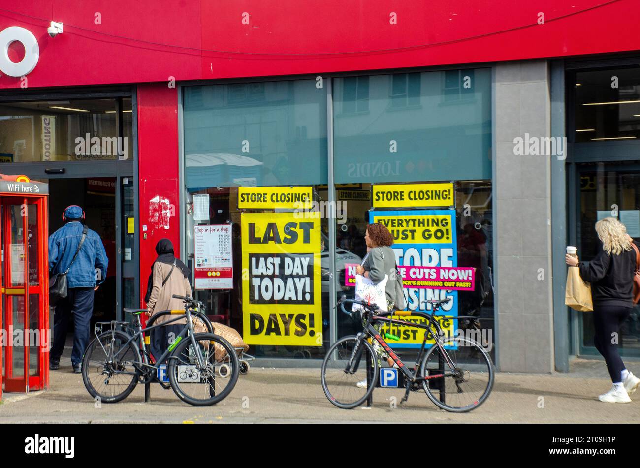 London, Großbritannien. Oktober 2023. Letzter Tag des Handels mit Tooting für die Einzelhandelskette Wilko, während das Unternehmen in die Verwaltung geht. Quelle: JOHNNY ARMSTEAD/Alamy Live News Stockfoto
