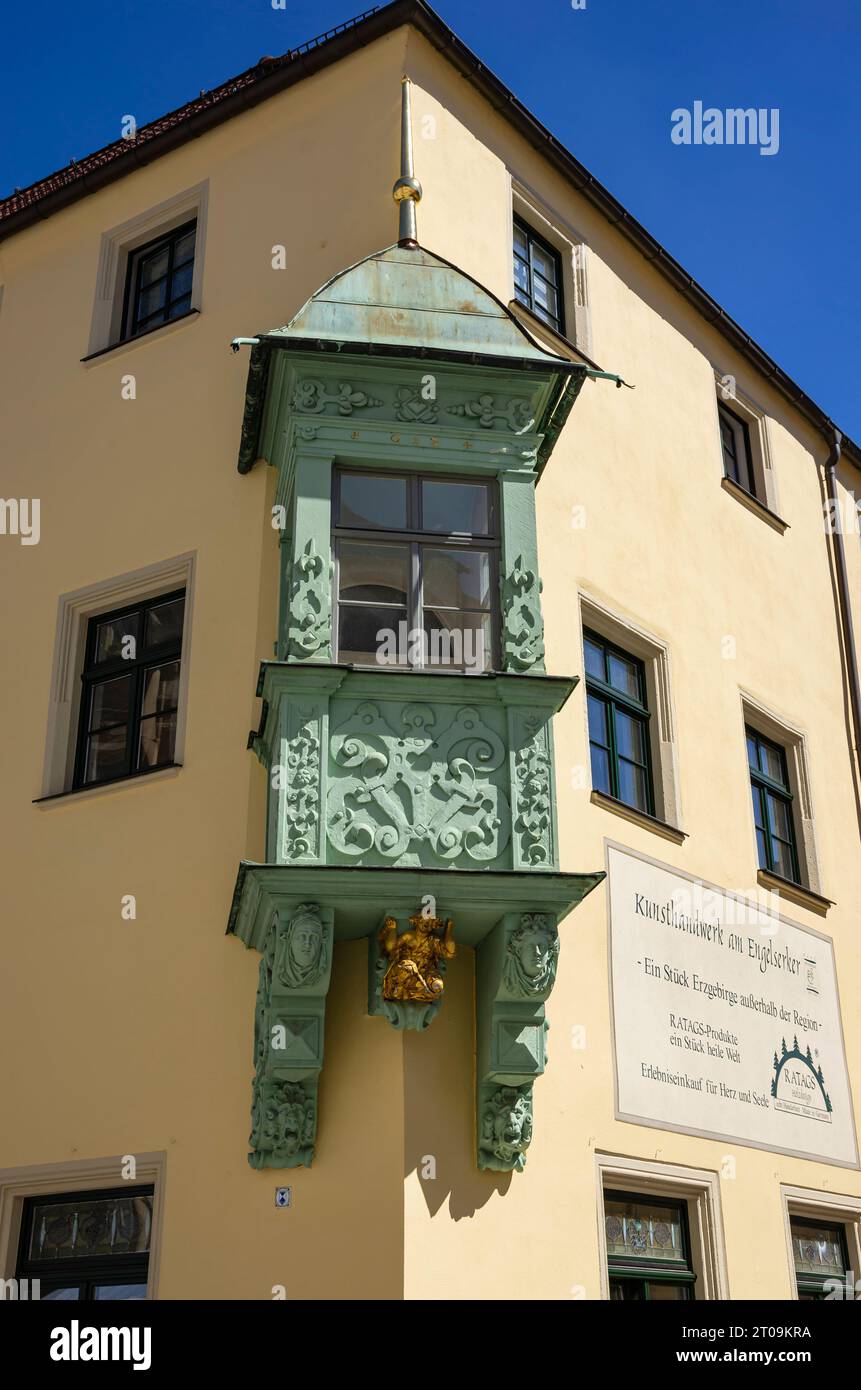 Das sogenannte Engelserkerhaus, ein mittelalterliches Kaufmannshaus in der historischen Altstadt von Pirna, Sachsen. Stockfoto