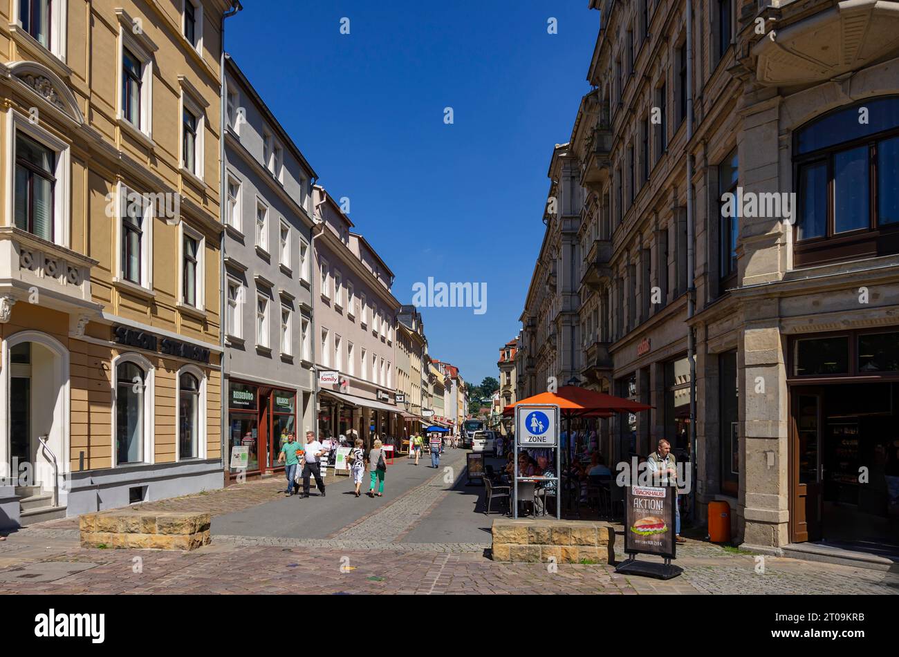 Lebhafte Straßenszene, historische Altstadt von Pirna, Sächsische Schweiz, Sachsen, Deutschland, 24. August, 2016, nur für redaktionelle Zwecke. Stockfoto