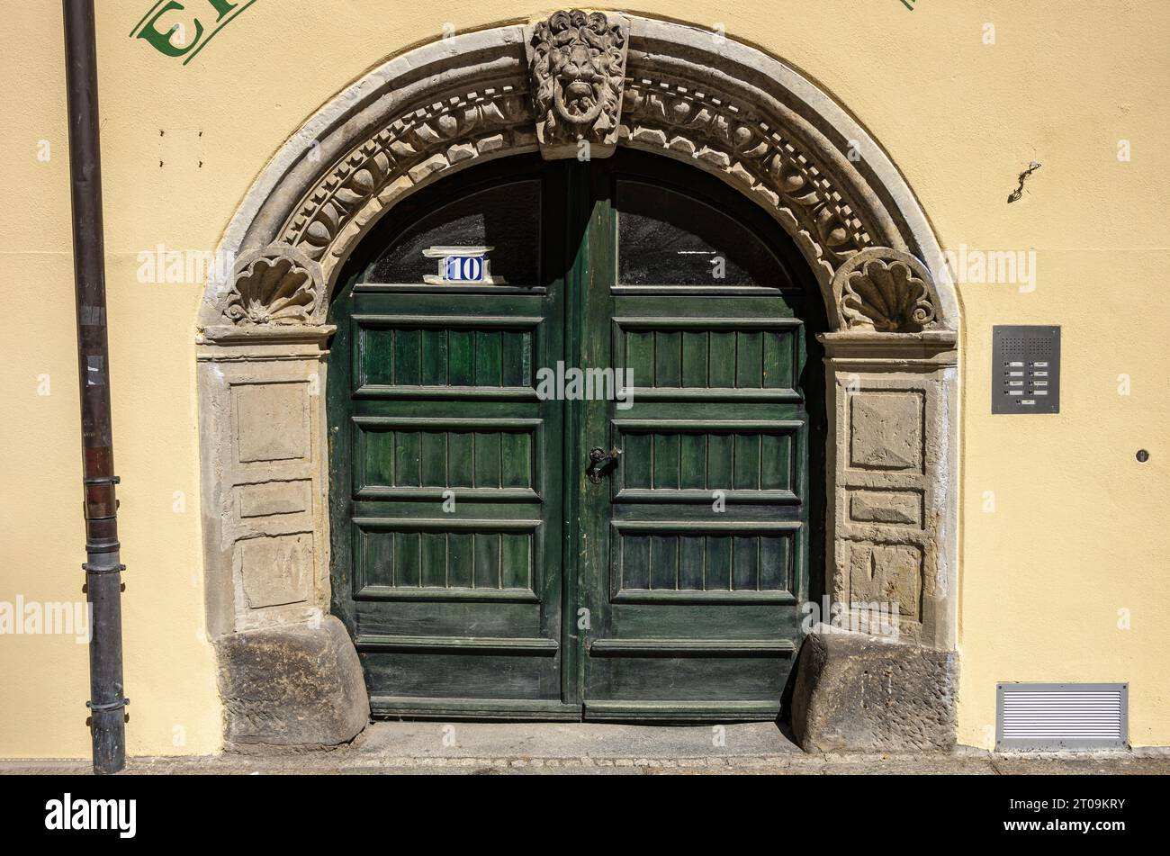 Fonttor, sogenanntes Engelserkerhaus, ein mittelalterliches Kaufmannshaus in der historischen Altstadt von Pirna, Sachsen. Stockfoto